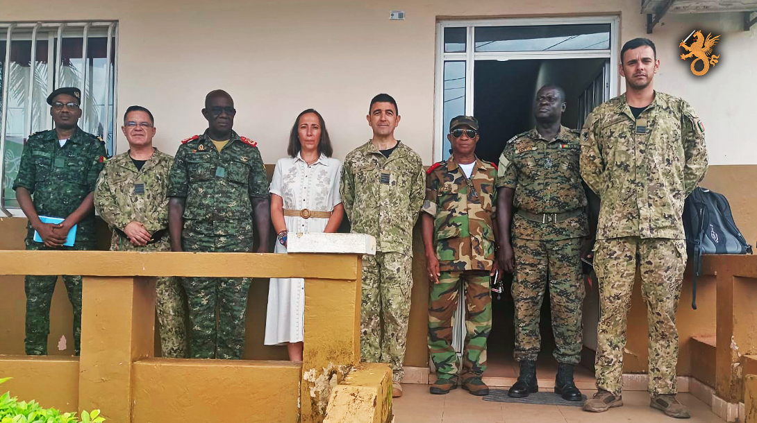 imagem com militares da missão de capacitação portuguesa na república da guiné-bissau